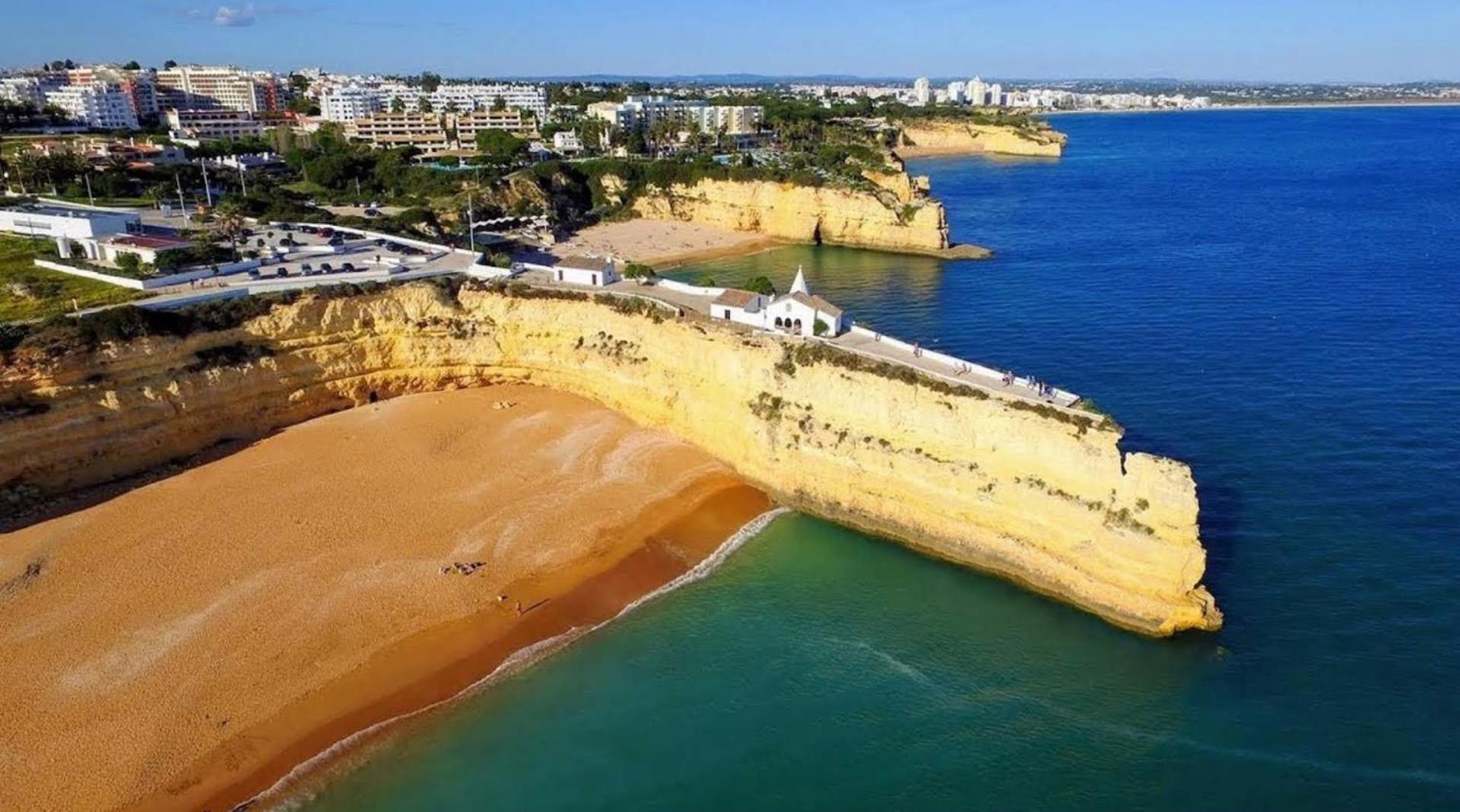 Casino Blu: 50M To Beach, In Town Center アルマカオ・デ・ペラ エクステリア 写真